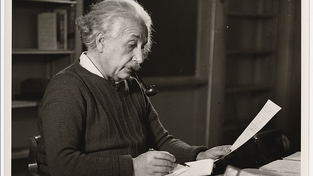 البرت اينشتاين