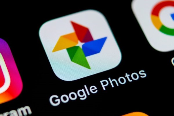 جوجل تؤكد حل مشكلة الصور القديمة في تطبيق Google Photos 