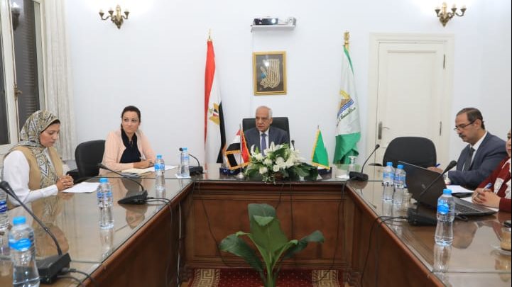 اجتماع محافظ الجيزة 