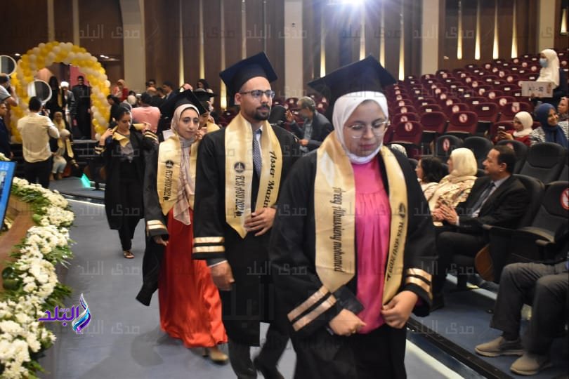 حاسبات عين شمس تحتفل بتخريج دفعتين