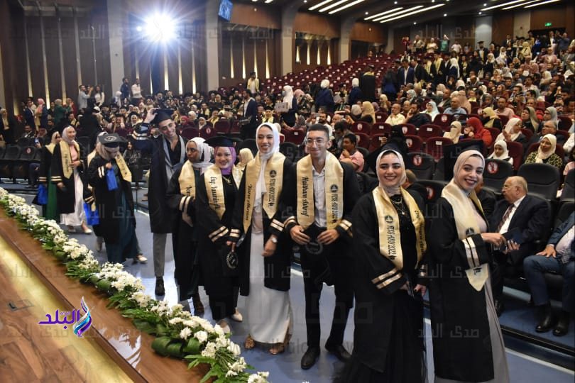 حاسبات عين شمس تحتفل بتخريج دفعتين