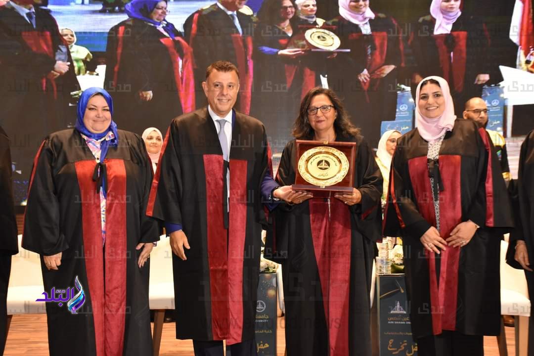 حاسبات عين شمس تحتفل بتخريج دفعتين