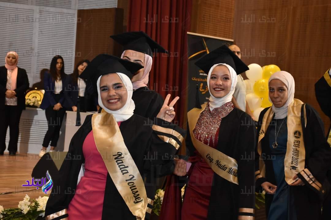 حاسبات عين شمس تحتفل بتخريج دفعتين