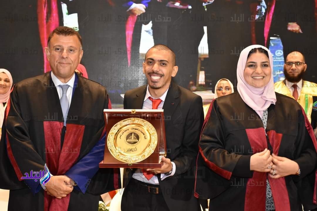 حاسبات عين شمس تحتفل بتخريج دفعتين