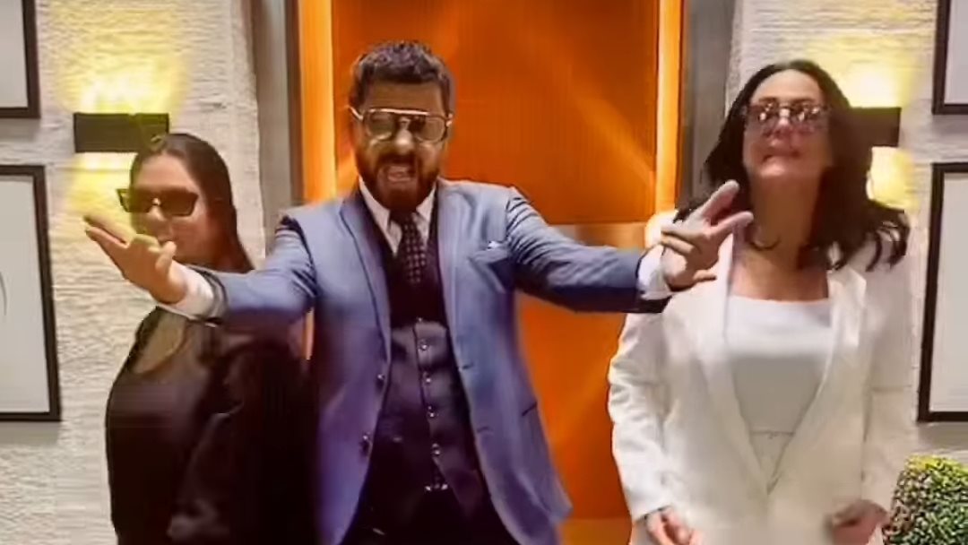 اياد نصار يقلد مايكل جاكسون 