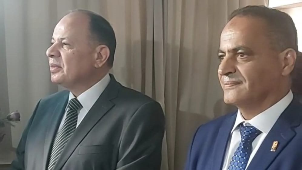 محافظ أسيوط يتفقد سير العملية التعليمية 