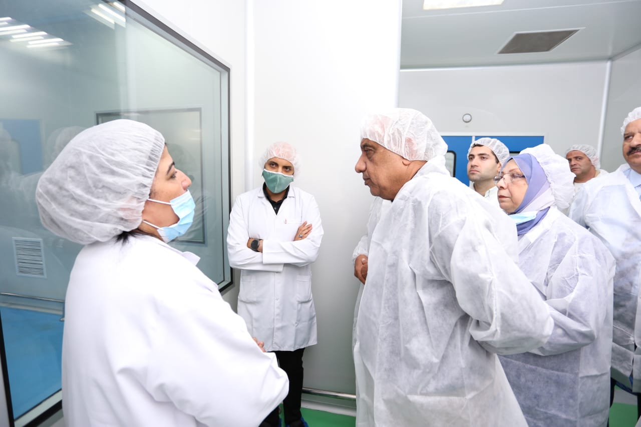 جولة وزير قطاع الأعمال في شركة الإسكندرية للأدوية والصناعات  الكيماوية