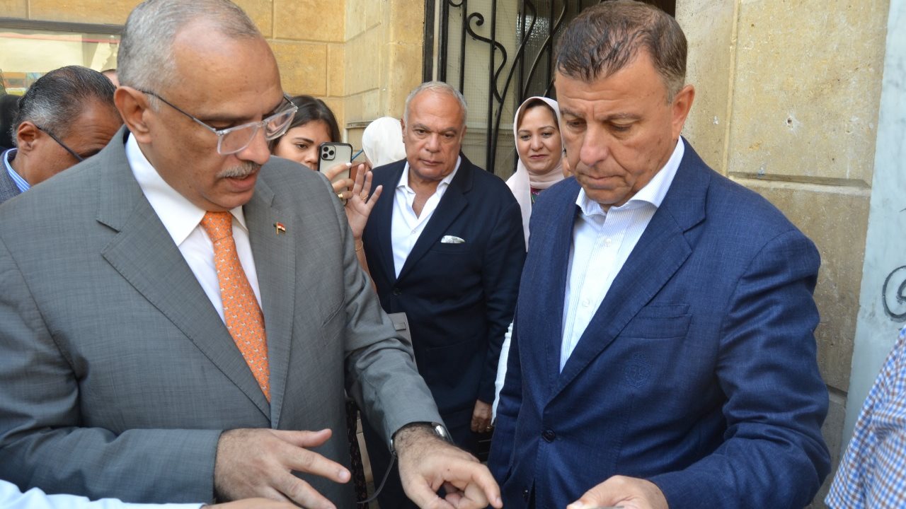 عاش هنا