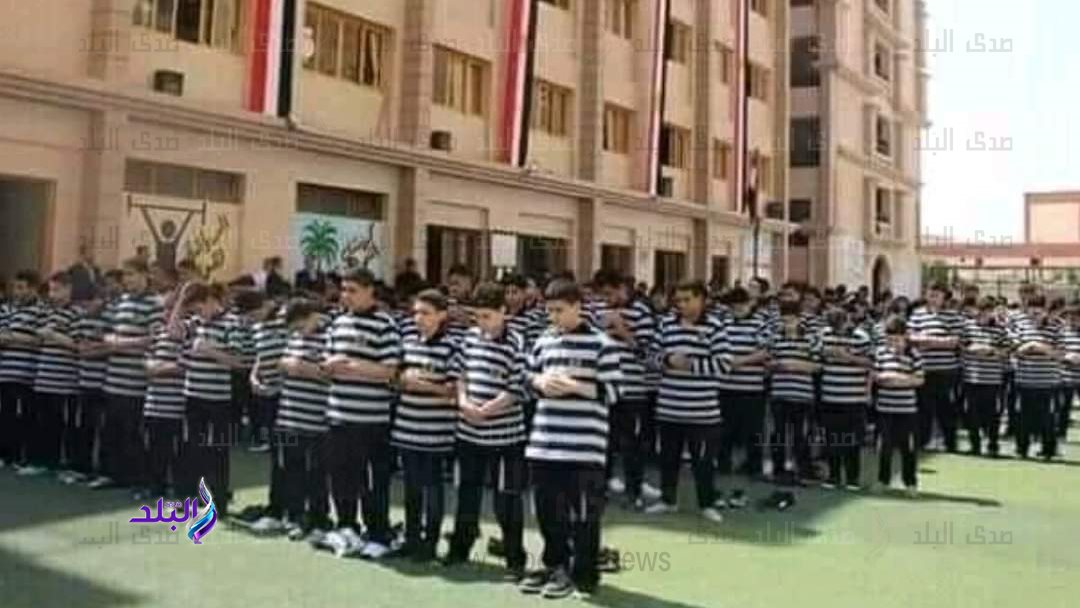 مدرسة تثير الجدل بالزي المدرسي 