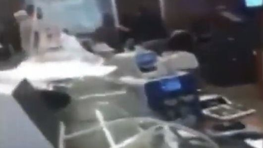 اقتحام بلوم بنك