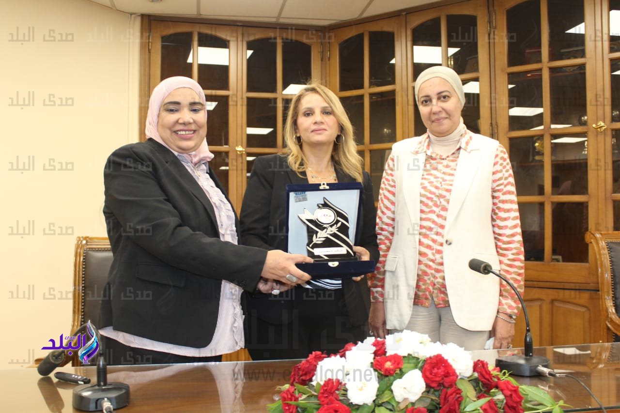 كلية الآداب جامعة عين شمس