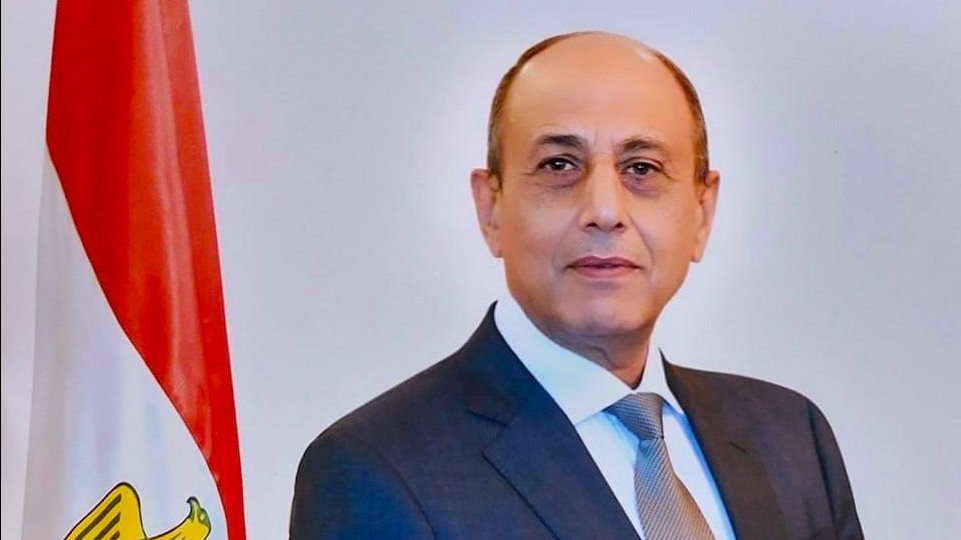 وزير الطيران المدني الفريق محمد عباس حلمي