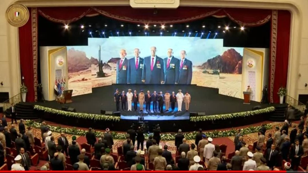 السيسي مع أبطال حرب أكتوبر 