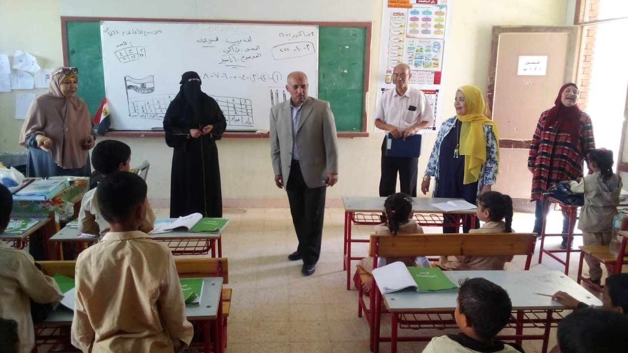 مدير تعليم مطروح خلال تفقد المدارس 