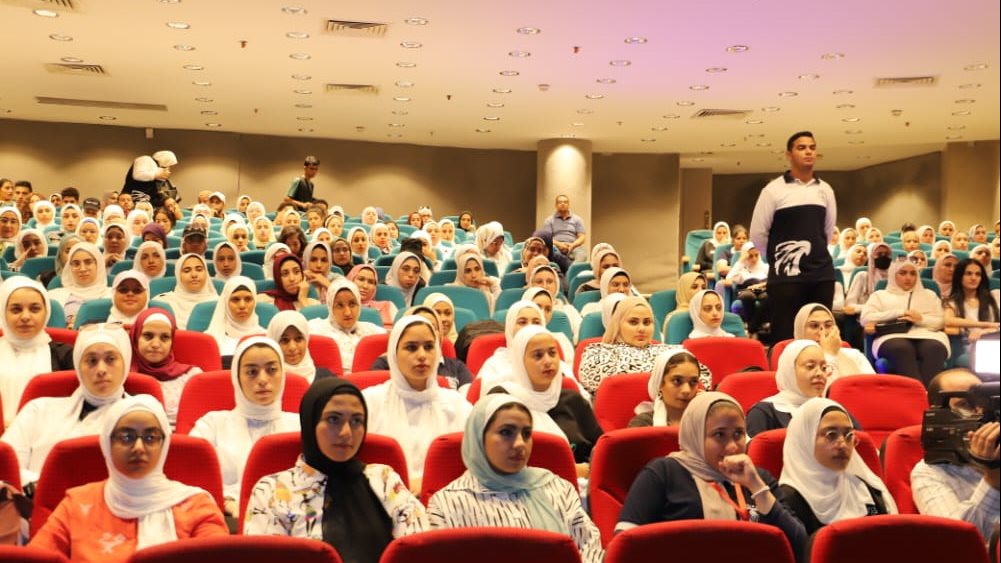 جامعة عين شمس تنظم لقاء طلابيا 