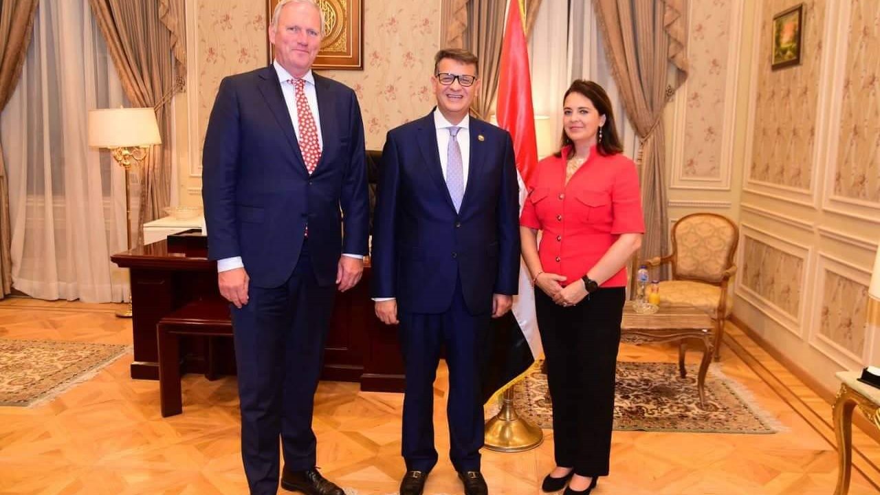 النائب طارق رضوان خلال الزيارة 