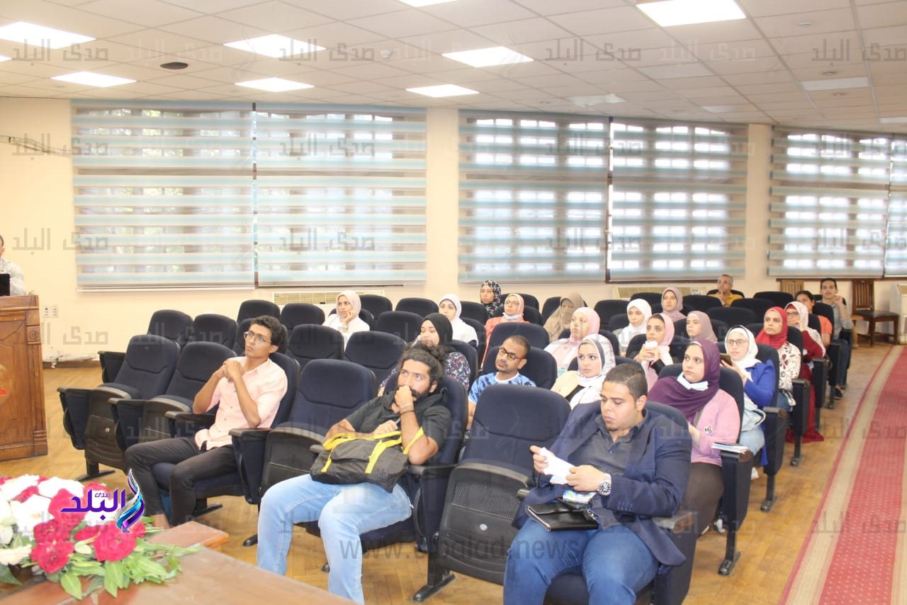اللقاء التعريفي بآداب عين شمس 