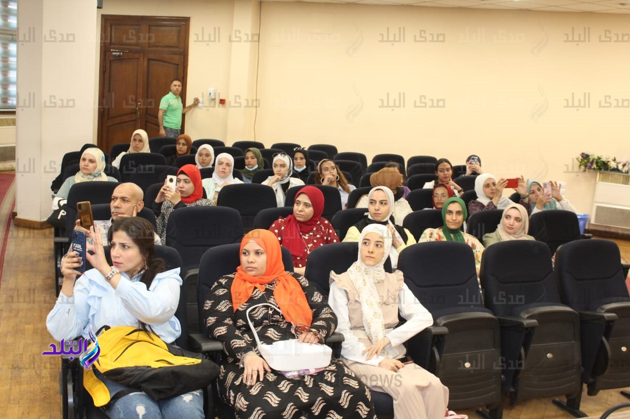 اللقاء التعريفي بآداب عين شمس 