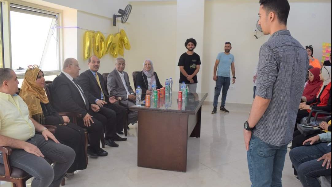 رئيس جامعة العريش بلتقي طلبة كلية الطب البشرى 