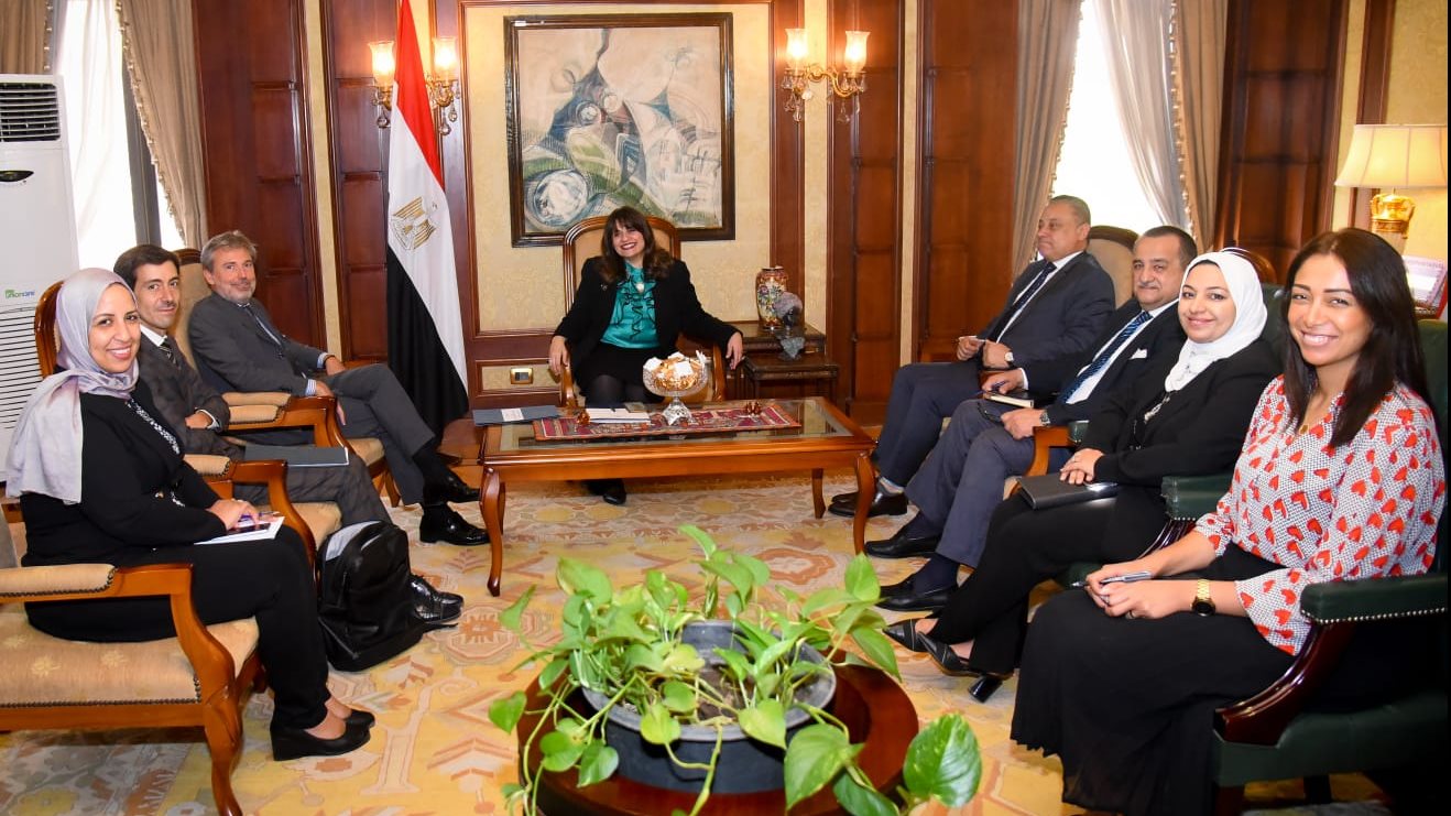 وزيرة الهجرة 