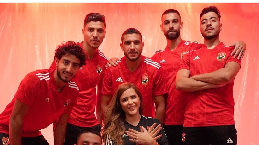لاعبي الأهلي مع شيما صابر