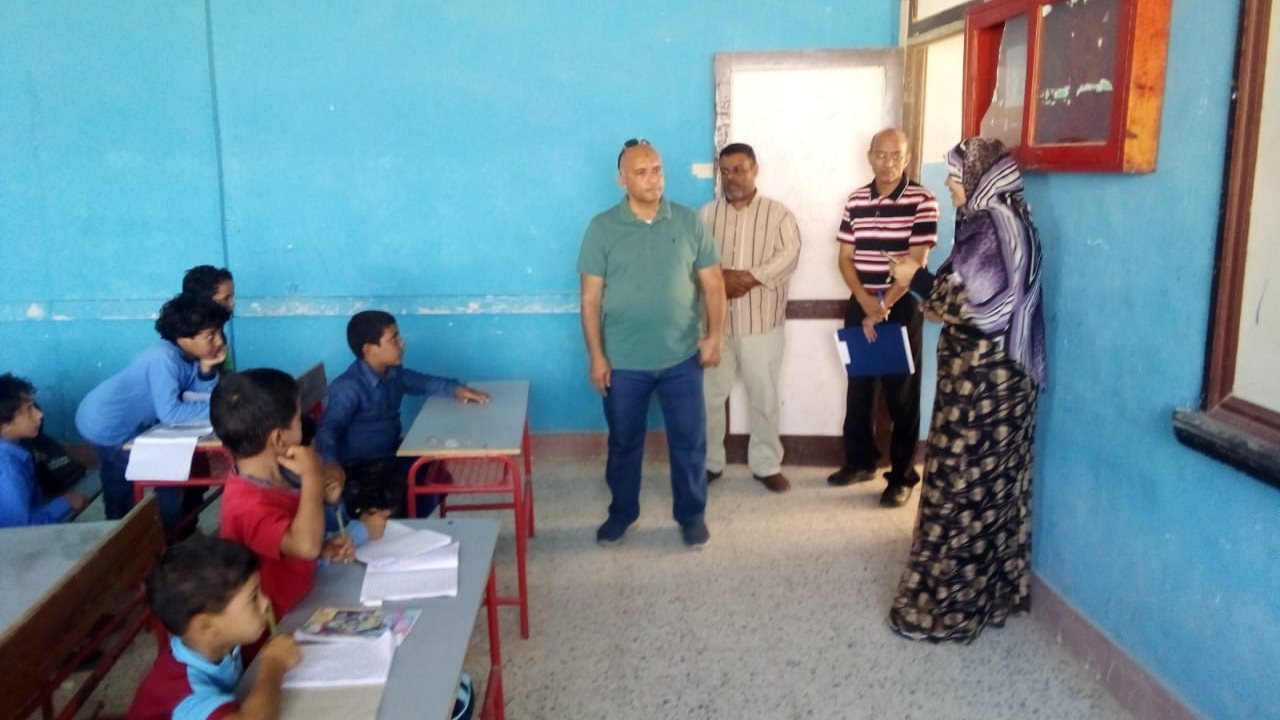 وكيل وزارة التربية والتعليم بمطروح خلال جولة بالمدارس