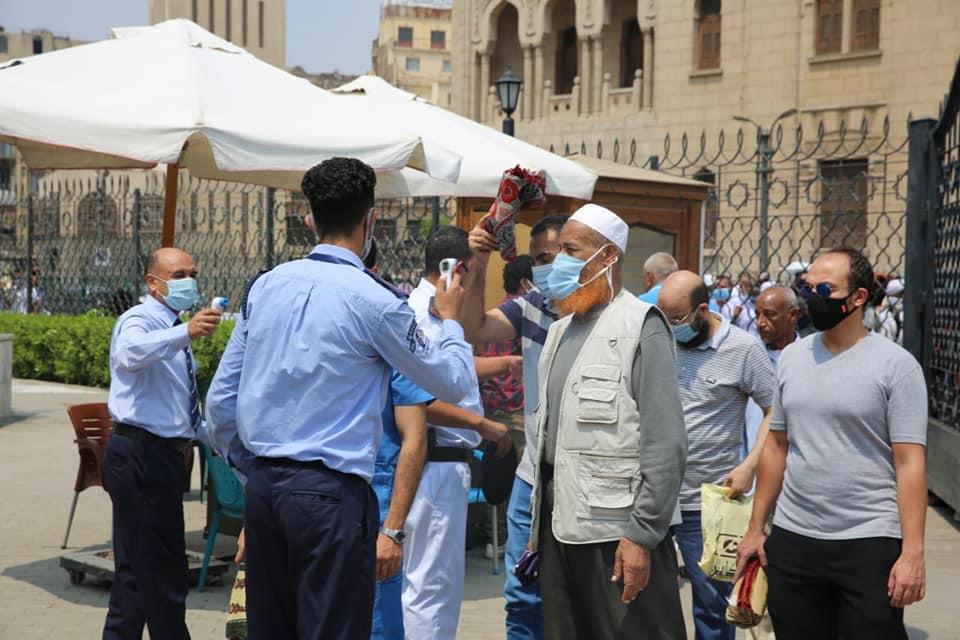 المصلون قبل صلاة الجمعة
