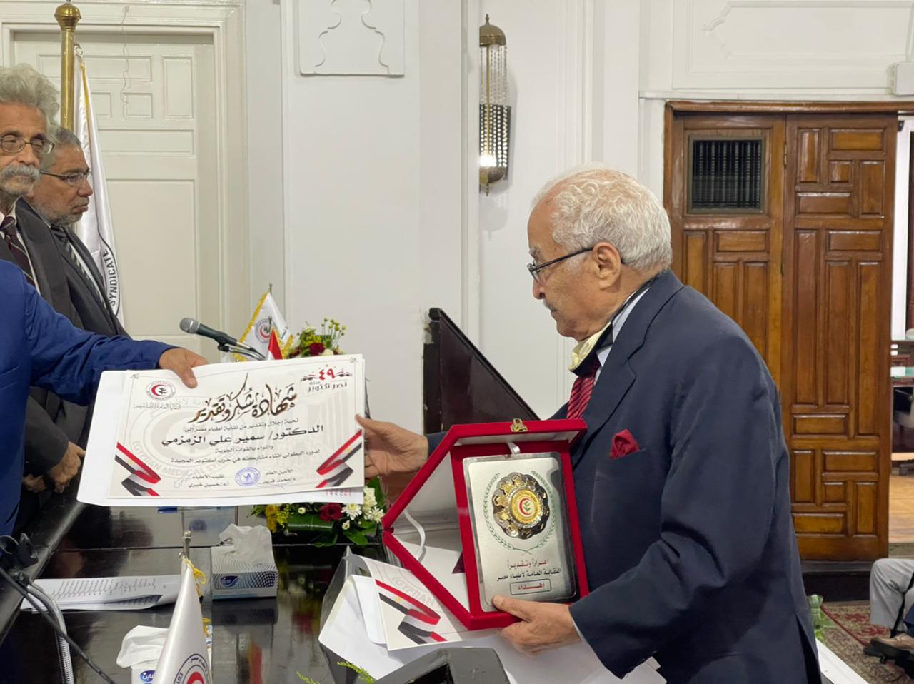 البطل الدكتور الزمزمي