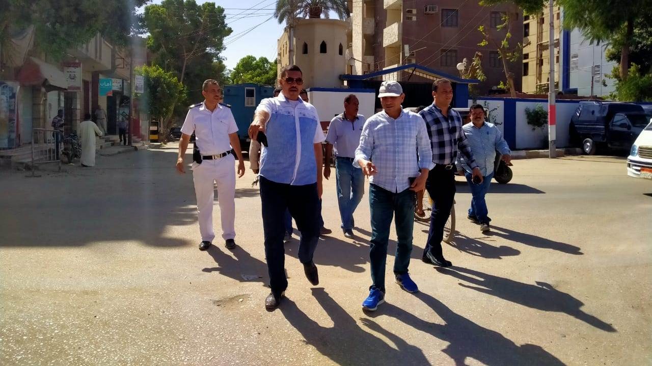 سكرتير عام أسيوط يتابع مشروعات الخطة الاستثمارية بساحل سليم