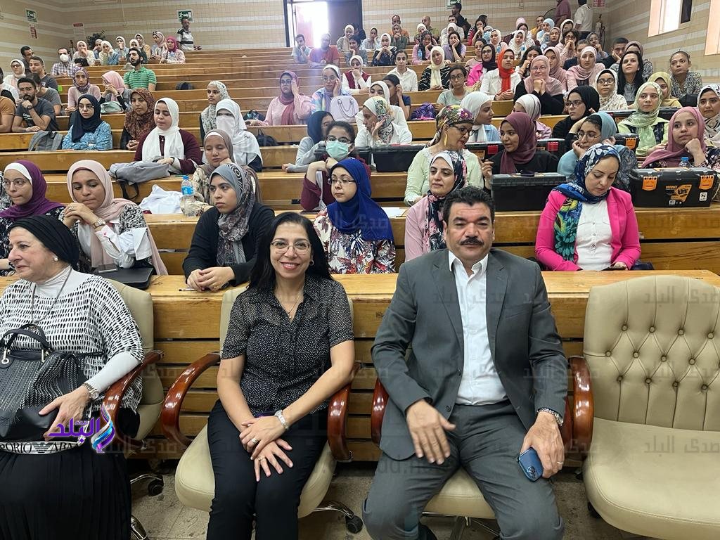 ندوة عن التغيرات المناخيه و البصمة الكربونية