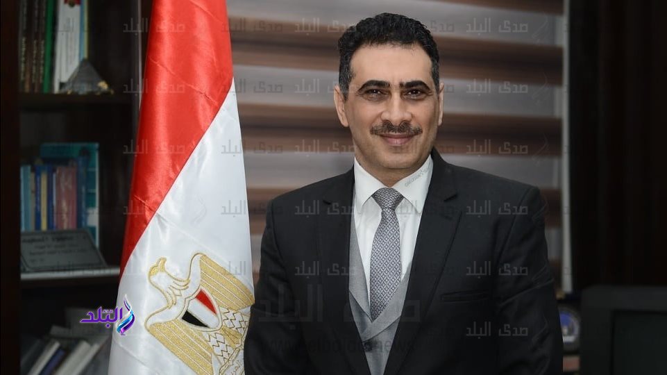 عميد كلية الاقتصاد والعلوم السياسية