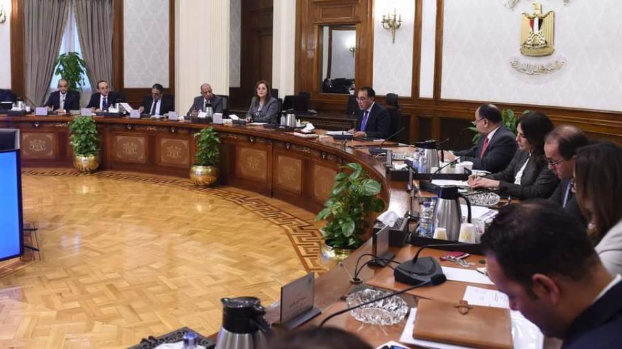 مدبولي  يتابع مستجدات طرح حصص في بعض الفنادق