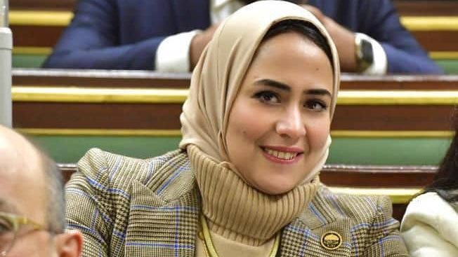 النائبة سارة النحاس النائبة سارة النحاس