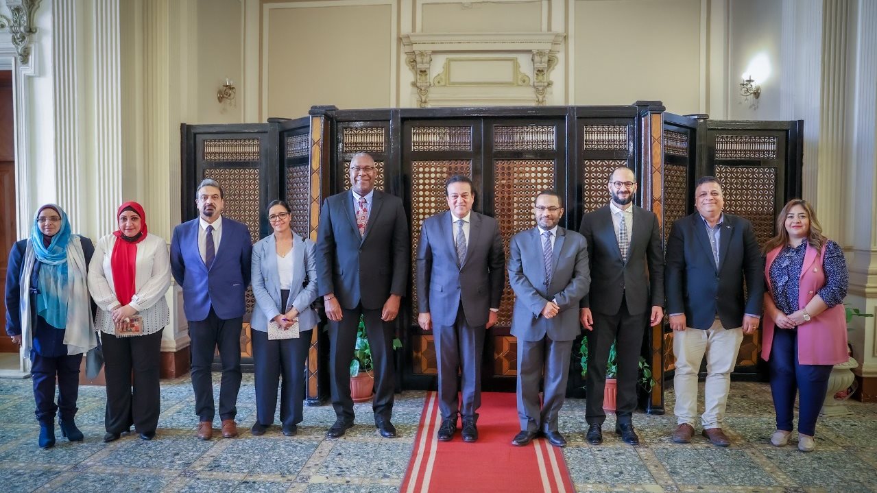 وزير الصحة يبحث مع شركة عالمية  توفير أحدث الأدوية 