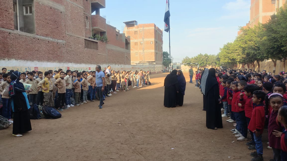 الوقوف دقيقة حدادًا