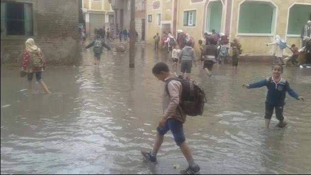 صورة ارشيفية لـ تعطيل الدراسة بسبب الأمطار 