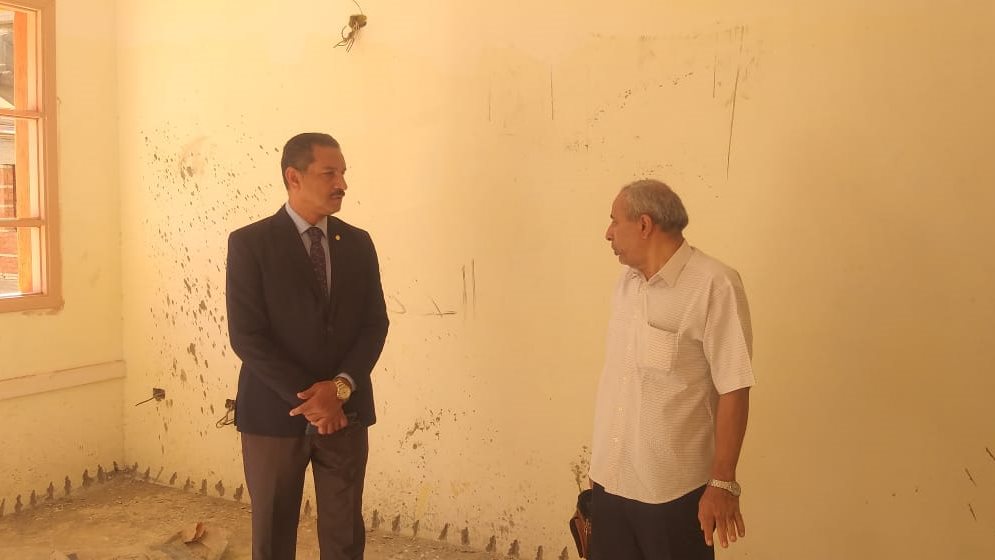وكيل التعليم بالجيزة يتفقد المدرسة 