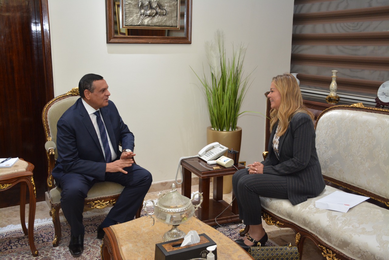 وزير التنمية المحلية  والمدير التنفيذي للأكاديمية الوطنية 