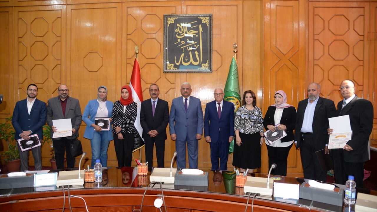 خلال المؤتمر  خلال المؤتمر