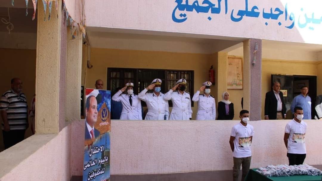 أثناء السلام الوطنى  بالمدرسسة أثناء السلام الوطنى  بالمدرسسة