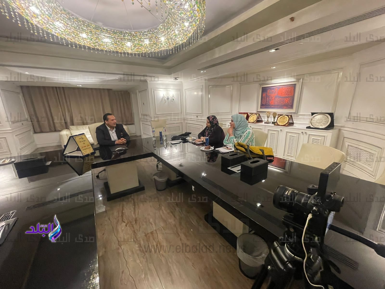 الدكتور محمد القرش مع محررى صدى البلد