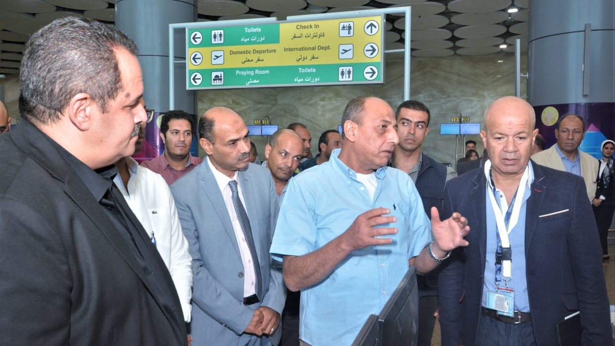 وزير الطيران المدني الفريق محمد عباس حلمي