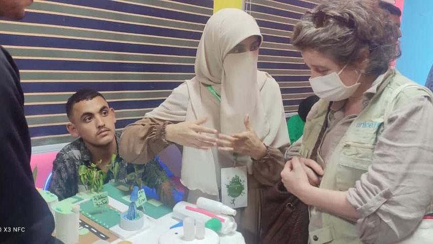 الوفد يستمع الي تجارب شمال سيناء 