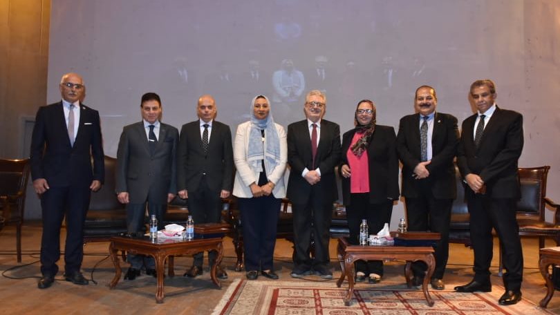 كلية الدراسات العليا والبحوث البيئية بجامعة عين شمس