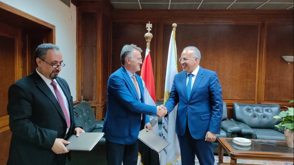 لقاء وزير الري 