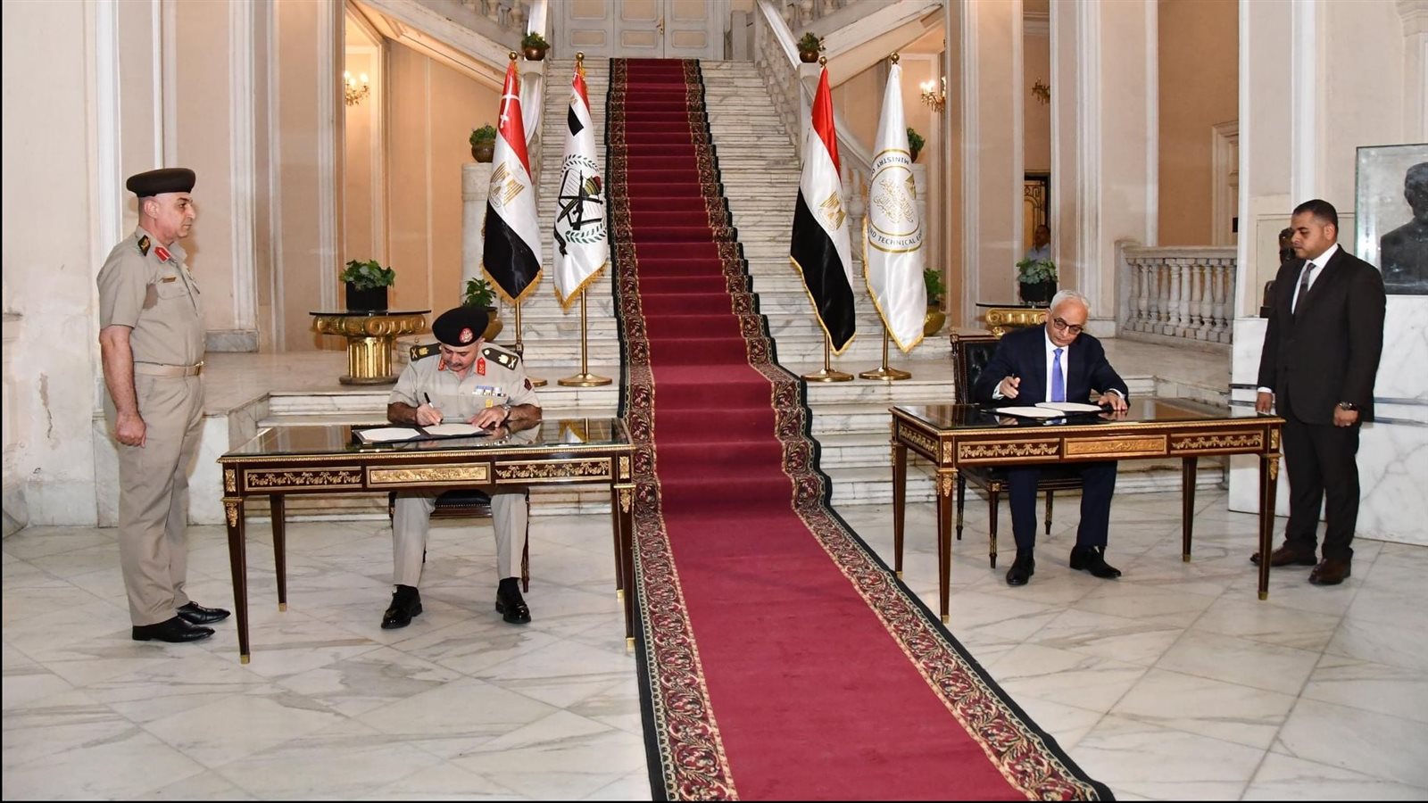 صورة من توقيع البروتوكول