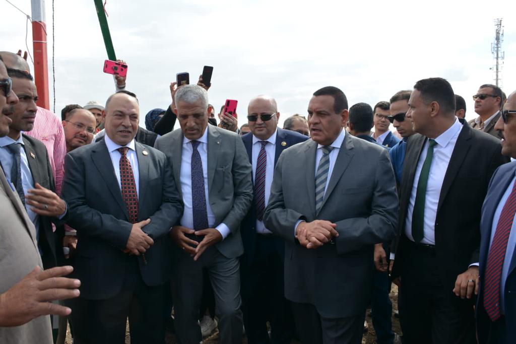 وزير التنمية المحلية  خلال زيارته لمحافظة الدقهلية 