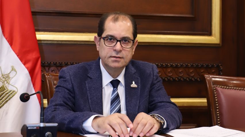 الدكتور يوسف عامر