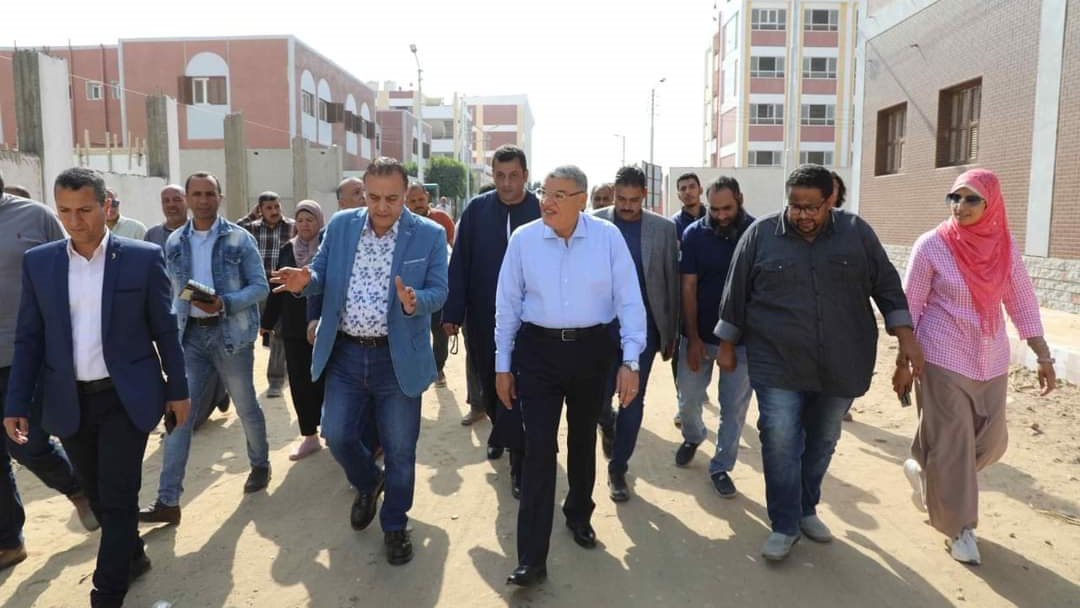 محافظ المنيا يتفقد مشروعات حياة كريمة 