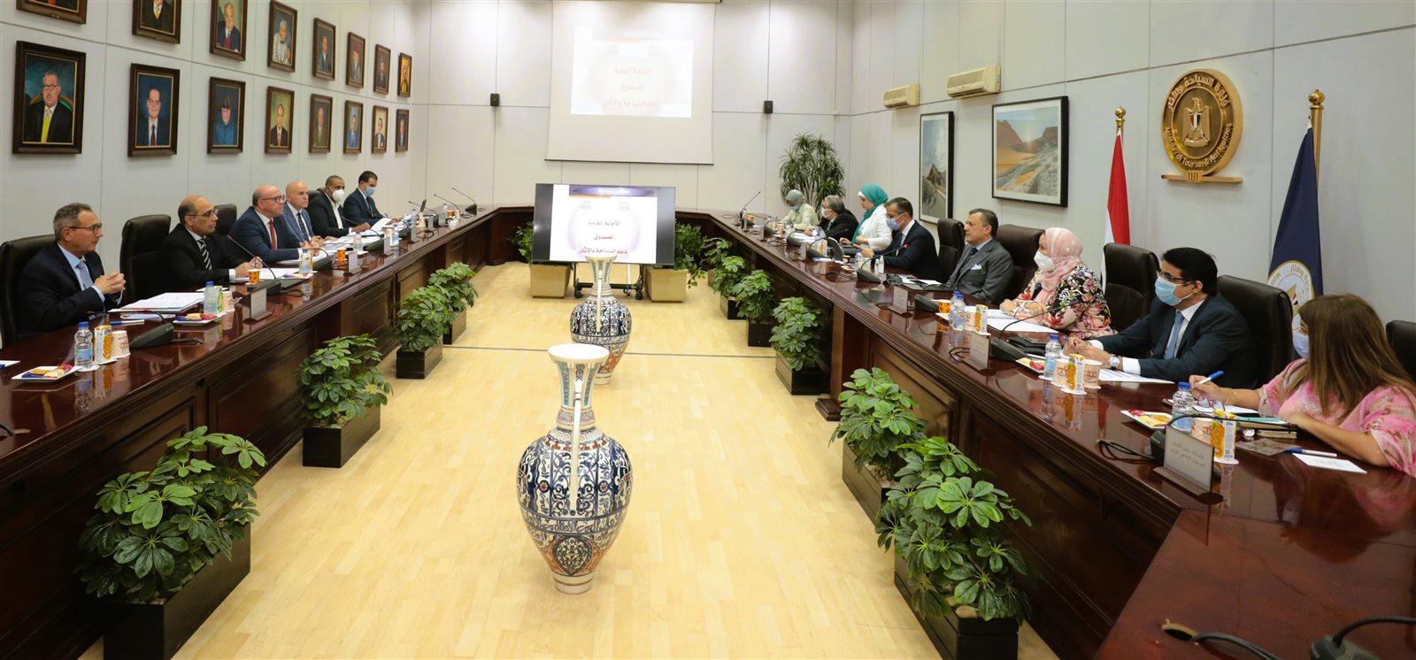 وزير السياحة والآثار 